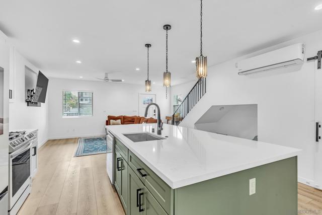 2146 Franklin Ave, San Diego CA: https://media.crmls.org/mediaz/78f00d8d-b05e-4daa-88a3-a4886e9ed4d9.jpg