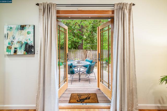 1085 Oak Hill Road #D, Lafayette CA: https://media.crmls.org/mediaz/78f0b627-e0fb-4665-9133-5c25fe8b4eb5.jpg