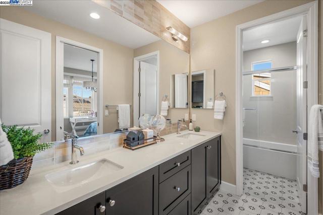 Image 41 of 53 For 32613 Singh Circle