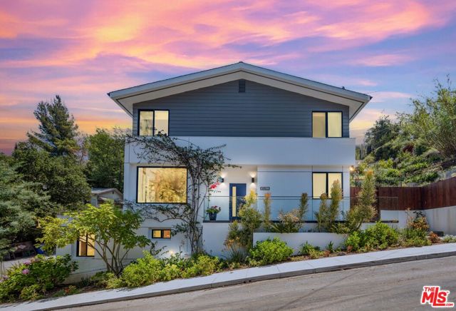 4841 Minden Place, Los Angeles CA: https://media.crmls.org/mediaz/78f2f81c-b2b3-4740-9eae-ce69b8e4f3c9.jpg