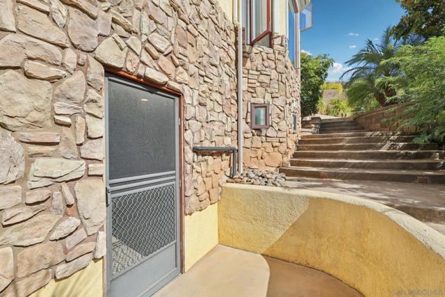 15035 Orchard View Dr, Poway CA: https://media.crmls.org/mediaz/78f3672f-2168-4816-9bed-5e62ee7f45f7.jpg
