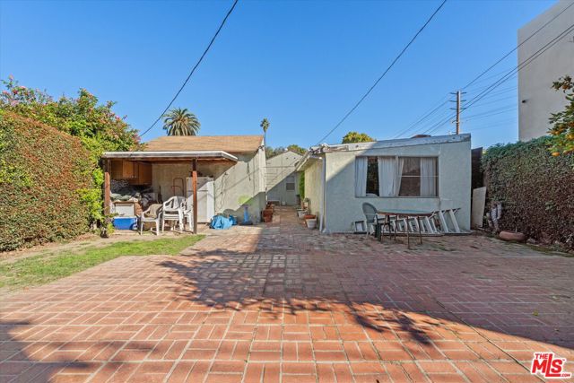 1757 Wellesley Avenue, Los Angeles CA: https://media.crmls.org/mediaz/78f593c9-b5c6-426e-b6ae-d17d095b14e3.jpg