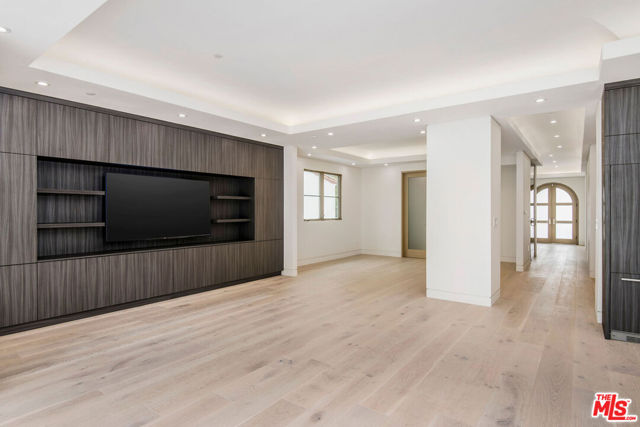 245 S La Peer Drive, Beverly Hills CA: https://media.crmls.org/mediaz/78f63923-97f6-4caf-8593-fe740870cfc6.jpg