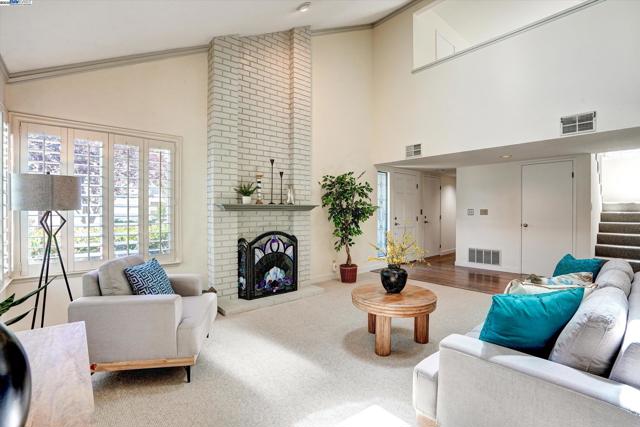 37 Clipper Drive, Alameda CA: https://media.crmls.org/mediaz/78f6f552-365a-4017-afb5-accd7cb0eb40.jpg