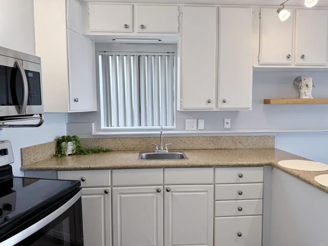 Detail Gallery Image 4 of 16 For 25072 Alicia Dr #D,  Dana Point,  CA 92629 - 1 Beds | 1 Baths