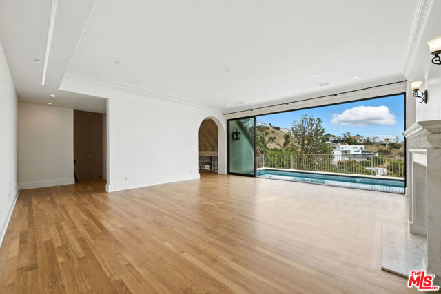 1675 Woods Drive, Los Angeles CA: https://media.crmls.org/mediaz/78f7763c-85c5-407c-b806-6bf1c6b2b06d.jpg