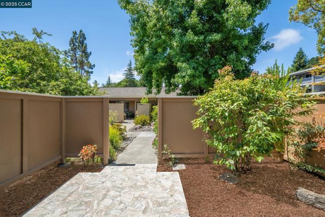 1736 Golden Rain Rd, Walnut Creek CA: https://media.crmls.org/mediaz/78f78eee-e7f3-47e5-9957-f82c1c73fa07.jpg