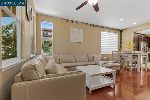 34102 Zaner Way, Union City CA: https://media.crmls.org/mediaz/78f83dd8-2414-49bb-83bb-472779d47309.jpg