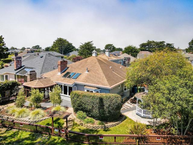431 Burning Tree Court, Half Moon Bay CA: https://media.crmls.org/mediaz/78f887f3-be5a-4ab4-81eb-3785cd7c44a6.jpg