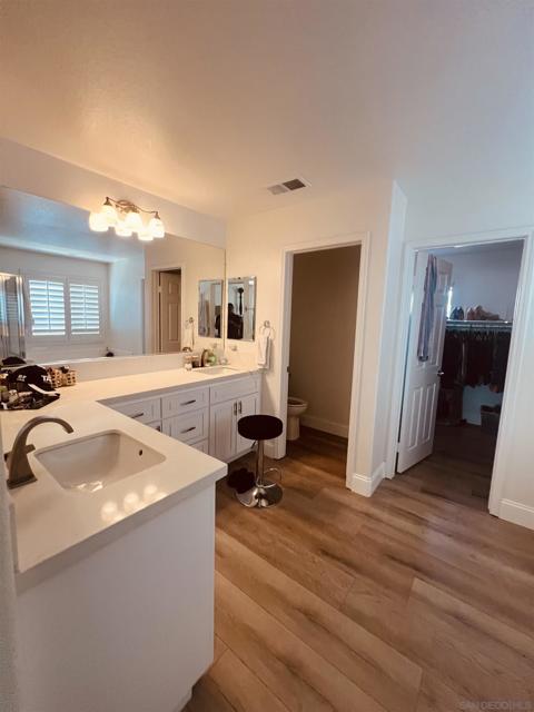 43041 Noble Court, Temecula CA: https://media.crmls.org/mediaz/78f8cb98-262b-4a96-b31d-bd215fbf230e.jpg