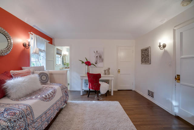 584 Rosemont Avenue, Pasadena CA: https://media.crmls.org/mediaz/78f93c8e-e041-4506-b42f-2d6675ea5f2f.jpg