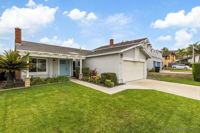 8924 La Cintura Ct, San Diego CA: https://media.crmls.org/mediaz/78f97ca6-66c4-4a8d-a314-318aef88196b.jpg