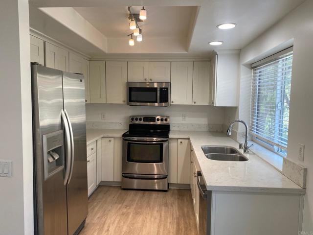 Detail Gallery Image 5 of 20 For 1447 Summit Dr., Chula Vista,  CA 91910 - 2 Beds | 2 Baths