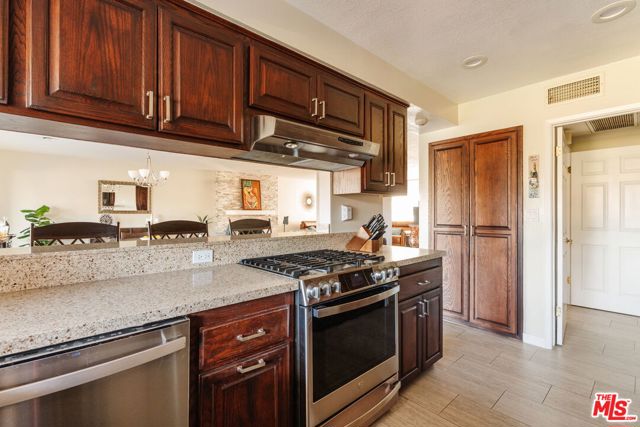 4837 Round Top Drive, Los Angeles CA: https://media.crmls.org/mediaz/78fa571b-f38f-4e18-b146-3751195e7045.jpg