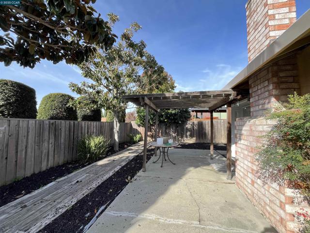 120 Bonita Ct, Rodeo CA: https://media.crmls.org/mediaz/78fa8816-8c35-4d8c-aae3-ceee47b534d1.jpg