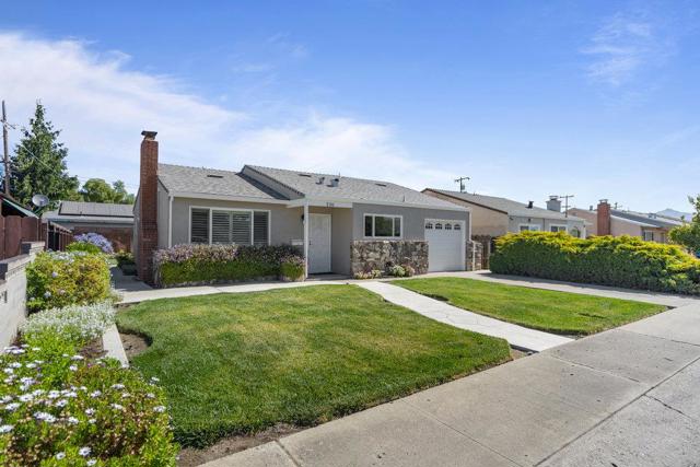 230 San Juan Drive, Hollister CA: https://media.crmls.org/mediaz/78fab963-eedb-47c7-8edb-e039c27e230d.jpg