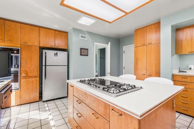 Image 9 of 29 For 5912 La Jolla Blvd