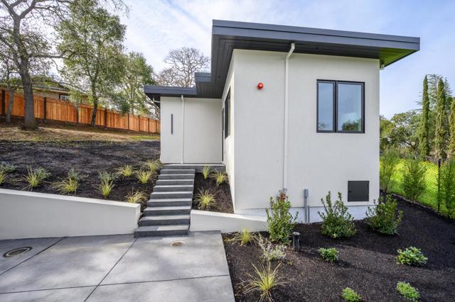 601 Joandra Court, Los Altos CA: https://media.crmls.org/mediaz/78fb6440-2a02-4b0b-8a07-935c3f2ad8fb.jpg