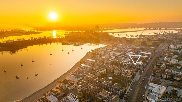 807 Santa Barbara Pl, San Diego CA: https://media.crmls.org/mediaz/78fb76b1-e25b-492c-ac37-9f80f41ab016.jpg