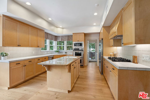 23040 Blue Bird Drive, Calabasas CA: https://media.crmls.org/mediaz/78fcb1e5-3c10-446a-aa84-723dfad1e74e.jpg