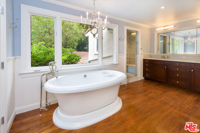 1290 Sunset Plaza Drive, Los Angeles CA: https://media.crmls.org/mediaz/78fcb726-9fc8-45e4-be5c-c3cf09ddeaa0.jpg