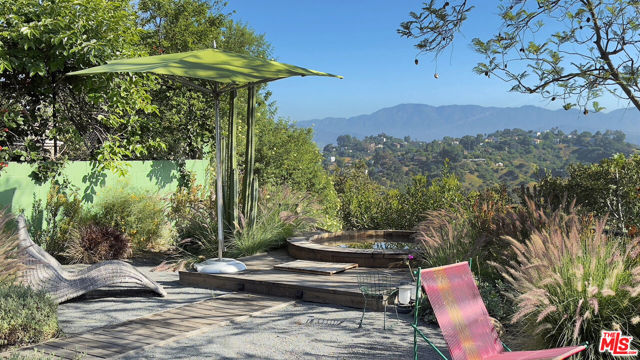 1407 Randall Court, Los Angeles CA: https://media.crmls.org/mediaz/78fd43bf-c745-494f-bc56-fcf94186f572.jpg
