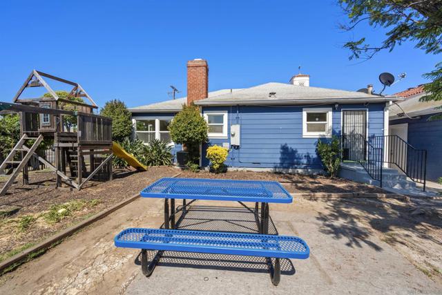 3283 Meade Avenue, San Diego CA: https://media.crmls.org/mediaz/78fd9e1b-b0cf-4deb-9ba9-198065978c16.jpg