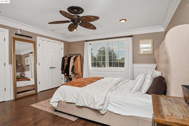 4828 Sellers Ave, Brentwood CA: https://media.crmls.org/mediaz/78fe24c5-caa8-4d80-896f-fa4012f36112.jpg