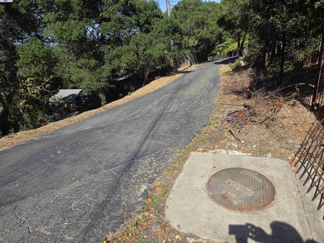 12 Vista Del Orinda, Orinda CA: https://media.crmls.org/mediaz/78fe8479-40e8-4207-9534-c082fab83aea.jpg