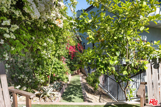 3307 Deronda Drive, Los Angeles CA: https://media.crmls.org/mediaz/78fed0ab-ecfc-4652-bf54-40a9eb11cdbc.jpg