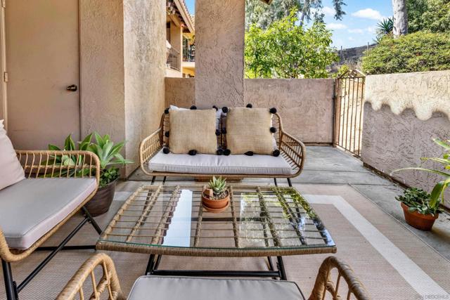 1122 Grape St, San Marcos CA: https://media.crmls.org/mediaz/78fffc06-524d-4978-be6d-f7204370ea68.jpg