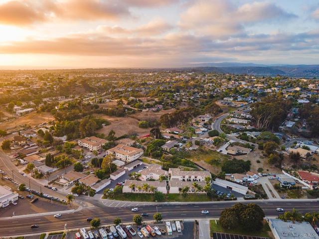 Detail Gallery Image 2 of 27 For 2136 Oceanside Bld, Oceanside,  CA 92054 - 2 Beds | 1 Baths