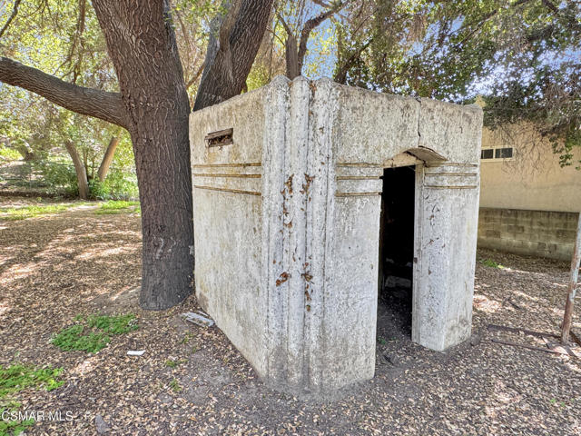 22950 Humming Bird Way, Calabasas CA: https://media.crmls.org/mediaz/7900962c-11ea-42d0-8522-a21865966940.jpg