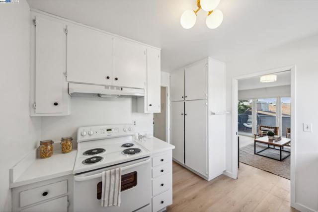 2106 Otis Dr, Alameda CA: https://media.crmls.org/mediaz/7900ada9-b9e3-4f96-a11c-646e6a8a8a1b.jpg
