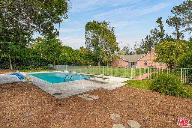 1639 Mandeville Canyon Road, Los Angeles CA: https://media.crmls.org/mediaz/79012566-04ca-4e6e-b3f2-883617c4f434.jpg