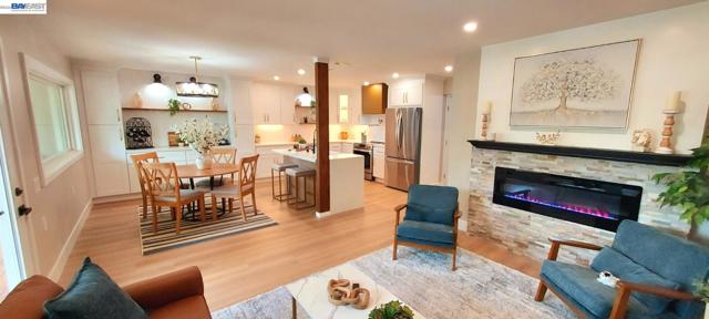 1732 Oakmont Drive, Walnut Creek CA: https://media.crmls.org/mediaz/7901533f-3a34-4e18-8ecb-1298decf8335.jpg
