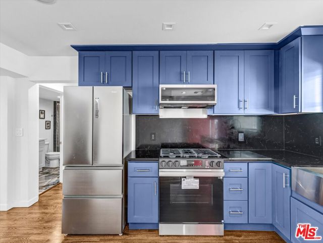 754 N Croft Avenue, Los Angeles CA: https://media.crmls.org/mediaz/79018ecc-5e0a-4976-9f56-040f2e1527f1.jpg