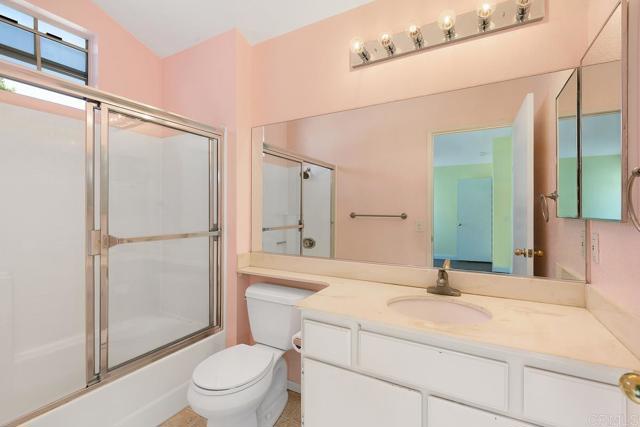 9910 Scripps Vista Way, San Diego CA: https://media.crmls.org/mediaz/7901e9da-a3ce-4c2f-a670-6ac317d0c852.jpg