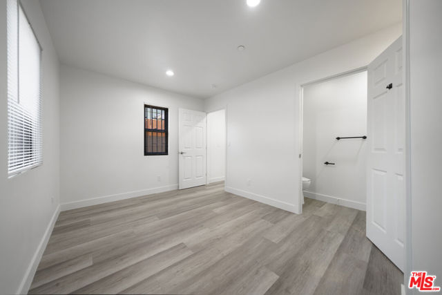 4112 1/2 S Normandie Avenue, Los Angeles CA: https://media.crmls.org/mediaz/7902ebfc-94b5-49b2-aa71-47f8cf6484c3.jpg