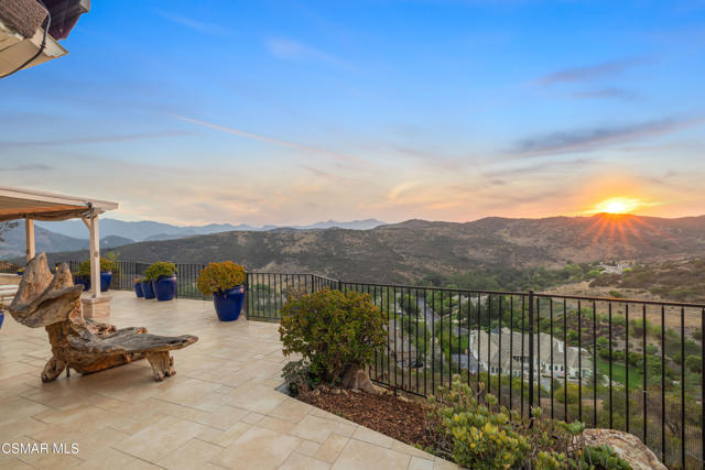1660 Valecroft Avenue, Westlake Village CA: https://media.crmls.org/mediaz/7903ecf3-2736-4ce1-b660-3b00a19366a4.jpg