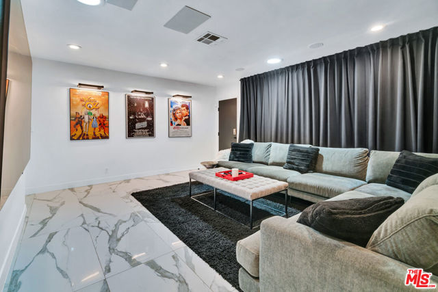 3001 Dona Nenita Place, Studio City CA: https://media.crmls.org/mediaz/7903f5aa-240c-4713-9a27-c54062fe0327.jpg