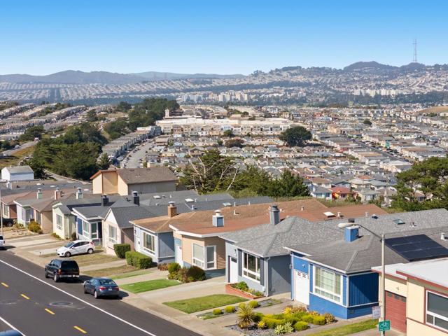 751 Skyline Drive, Daly City CA: https://media.crmls.org/mediaz/7903fd0a-c226-4dbf-8eaf-fcac77584c98.jpg
