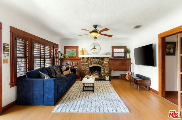 539 Harps Street photo 4