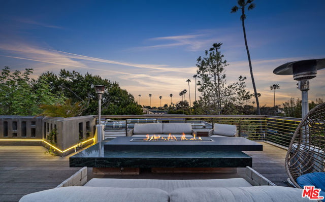 836 California Avenue, Venice CA: https://media.crmls.org/mediaz/7904196d-db5e-434c-b822-d3af3f9f28e5.jpg