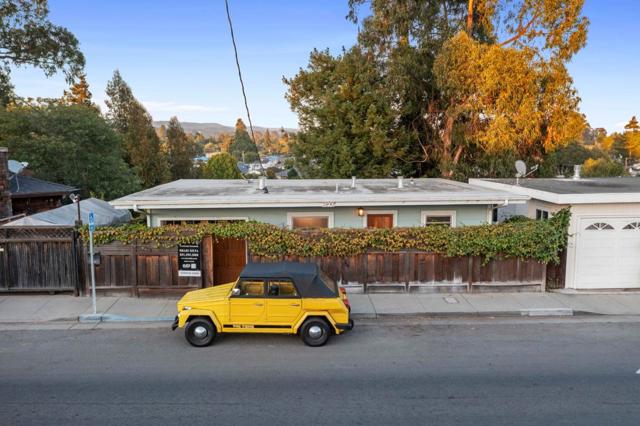 1890 Wharf Road, Capitola CA: https://media.crmls.org/mediaz/79041d4c-0392-4c09-8c8e-0c59767a8d77.jpg