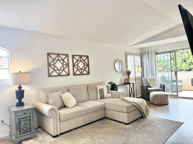 Detail Gallery Image 1 of 30 For 2184 Blackberry Cir, Oxnard,  CA 93036 - 2 Beds | 2 Baths