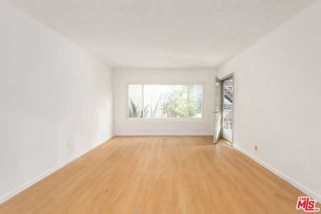 8335 W Manchester Avenue, Playa del Rey CA: https://media.crmls.org/mediaz/7904e524-e5e1-4ea5-a0c7-329cf6d751d7.jpg