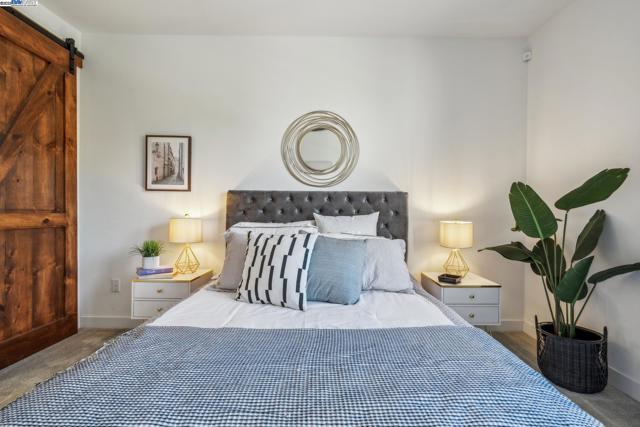 2110 Clement Ave, Alameda CA: https://media.crmls.org/mediaz/790511cf-b57d-411a-832f-652ca23a4e49.jpg