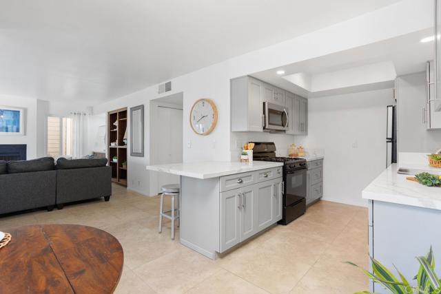 1112 S Pacific Street, Oceanside CA: https://media.crmls.org/mediaz/7905157e-67d8-4bfc-babf-5a5cba767107.jpg