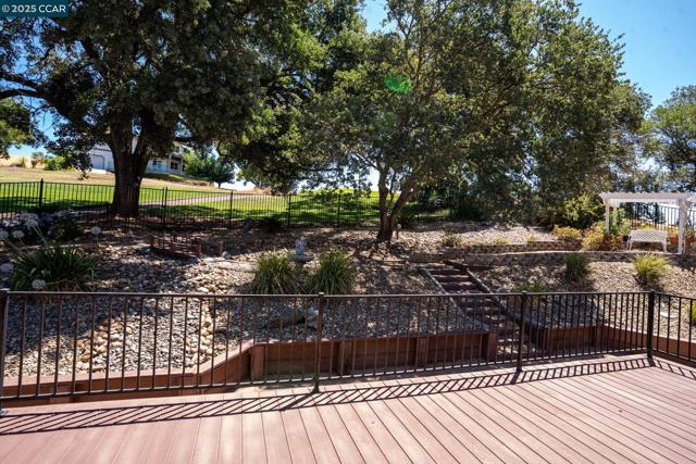 643 Old Course Ct, Valley Springs CA: https://media.crmls.org/mediaz/79057bbb-b1ad-4d34-bf5b-197d959866df.jpg